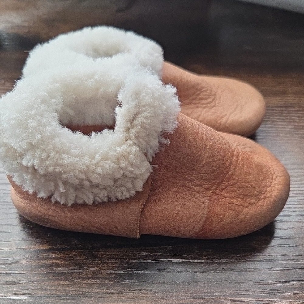 Freshly Picked Weathered Shearling Baby Shoe - Picture 2 of 7